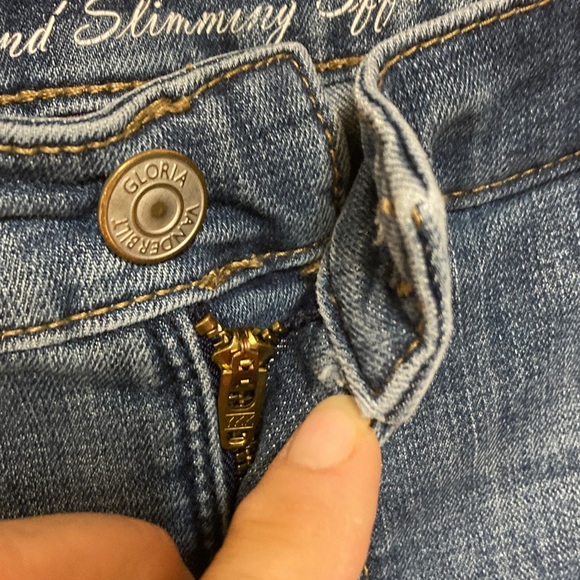 Gloria Vanderbilt Mid-Wash straight leg Jeans - Picture 4 of 9